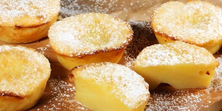 Portuguese milk tarts (queijadas de leite)