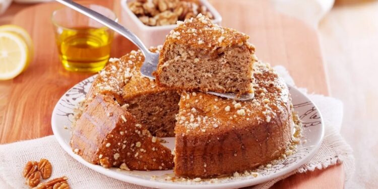Old-fashioned honey and walnut cake