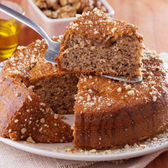 Old-fashioned honey and walnut cake