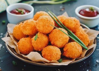 Greek tirokroketes (fried cheese balls)