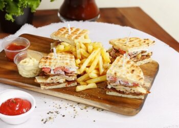 Sképasti Pita (Greek Stuffed Pita)