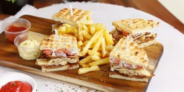 Sképasti Pita (Greek Stuffed Pita)