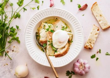 Portuguese garlic and cilantro soup (açorda alentejana)