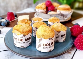 Bolos de arroz (Portuguese rice cakes)