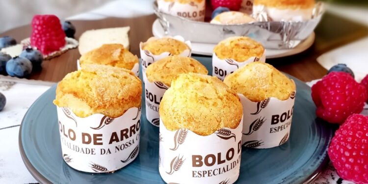 Bolos de arroz (Portuguese rice cakes)