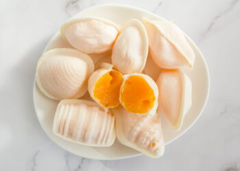 Ovos Moles de Aveiro (Aveiro Sweet Egg Yolk Cream)