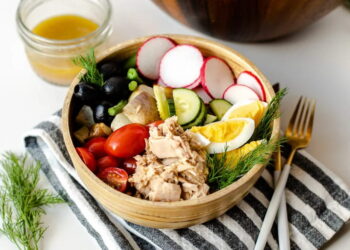 Salade Niçoise (Classic French Composed Salad)