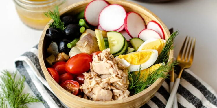 Salade Niçoise (Classic French Composed Salad)