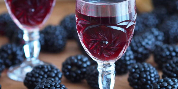 Licor de Amora (Portuguese Blackberry Liqueur)