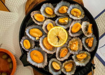 Lapas Grelhadas (Azorean Grilled Limpets)