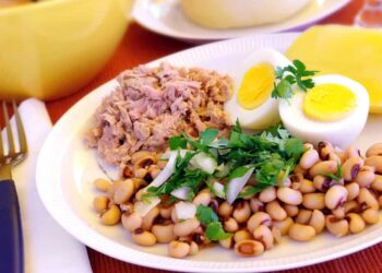 Salada de Feijão Frade (Portuguese Black-Eyed Pea Salad)