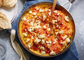 Strapatsada (Greek Tomato Scrambled Eggs)