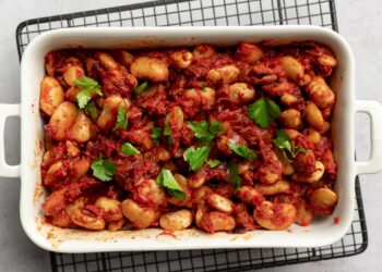Gigantes Plaki (Greek Baked Giant Beans in Tomato Sauce)