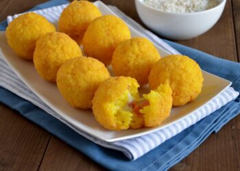 Arancini di Riso (Sicilian Stuffed Rice Balls)
