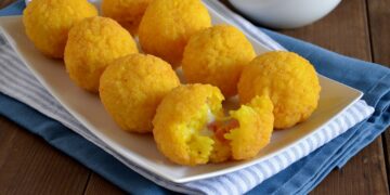 Arancini di Riso (Sicilian Stuffed Rice Balls)