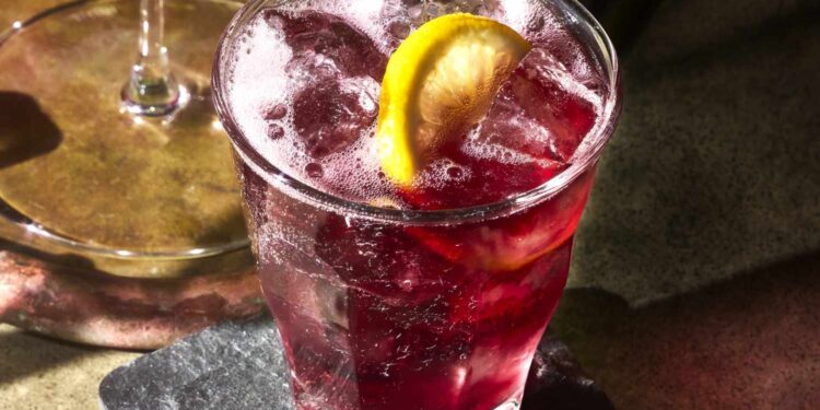Tinto de Verano (Spanish Summer Wine Cooler)
