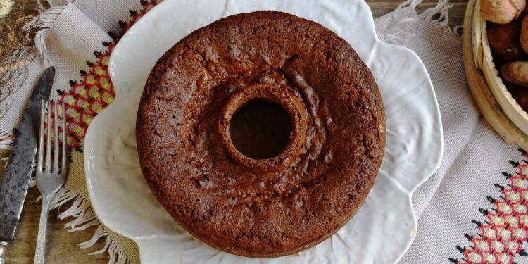 Bolo Podre (Alentejo Olive Oil and Honey Spice Cake)