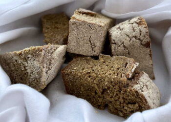 Broa de Avintes (Porto-Style Corn and Rye Bread)