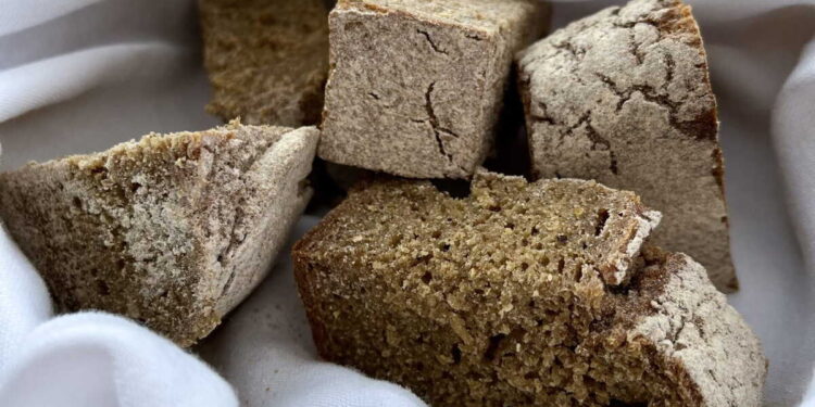Broa de Avintes (Porto-Style Corn and Rye Bread)