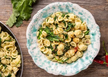 Orecchiette alle Cime di Rapa (Pugliese Orecchiette with Turnip Greens)