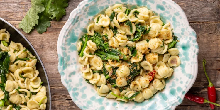 Orecchiette alle Cime di Rapa (Pugliese Orecchiette with Turnip Greens)