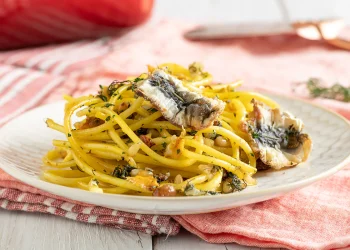 Pasta con le Sarde (Sicilian Sardine, Fennel and Pine Nut Pasta)