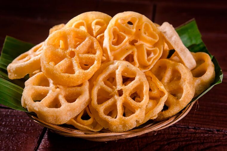 Filhós de Forma (Portuguese Christmas Rosette Cookies)