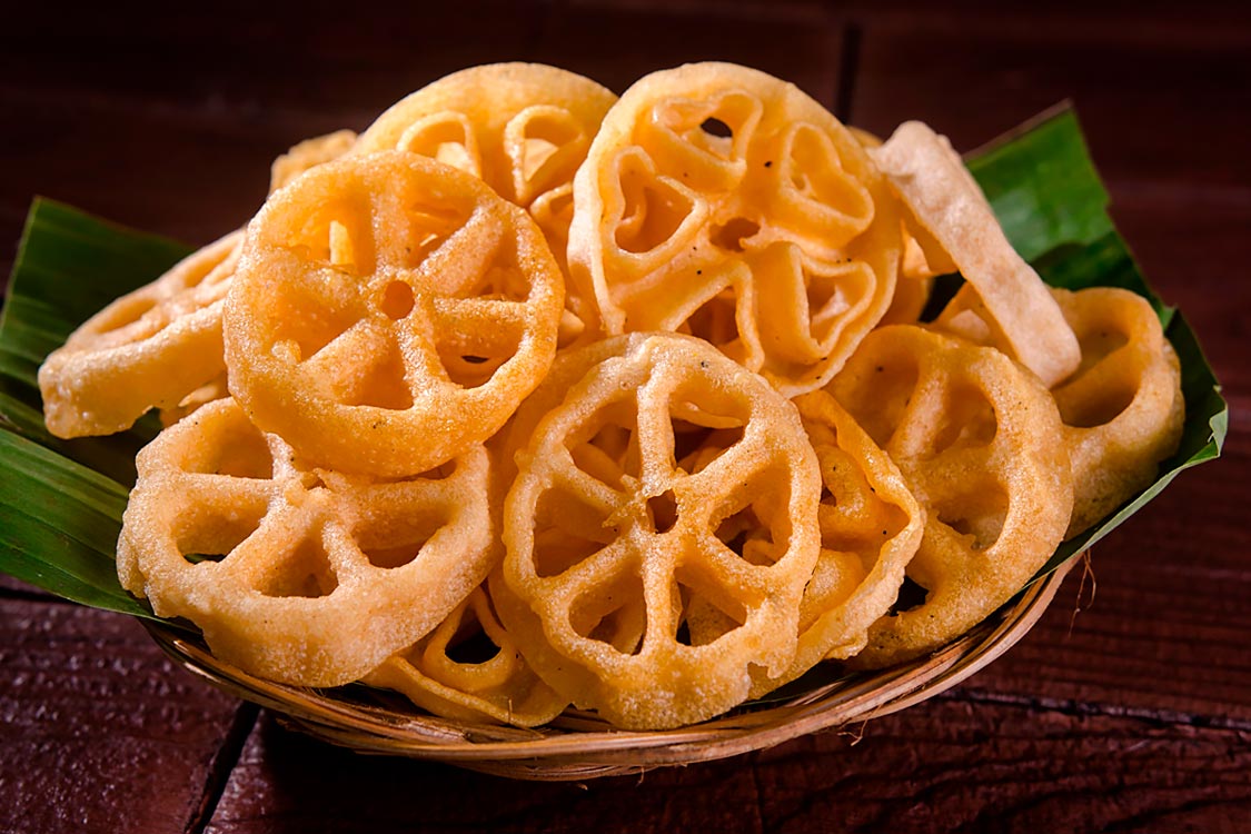 Filhós de Forma (Portuguese Christmas Rosette Cookies)