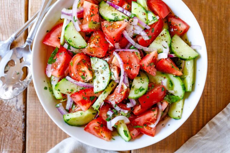 Salada de Tomate à Algarvia (Algarve Tomato, Onion, and Oregano Salad)