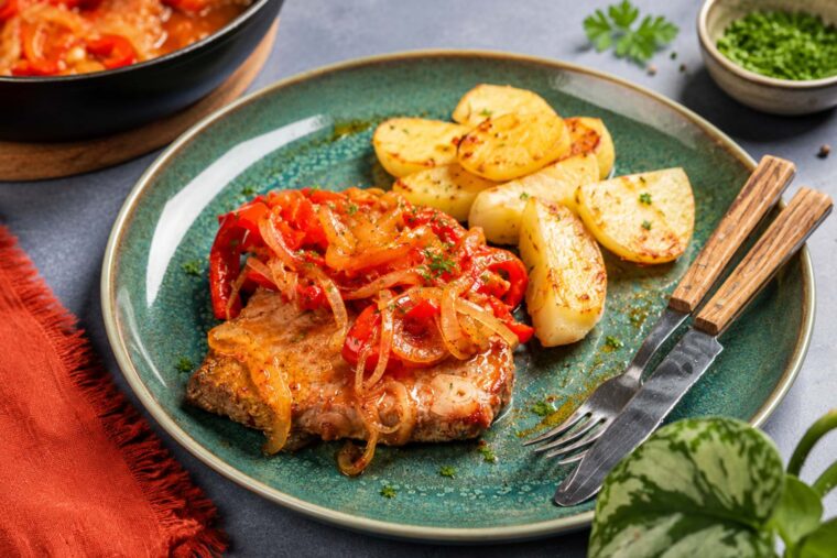 Atum de Cebolada (Algarve Tuna and Onion Stew)