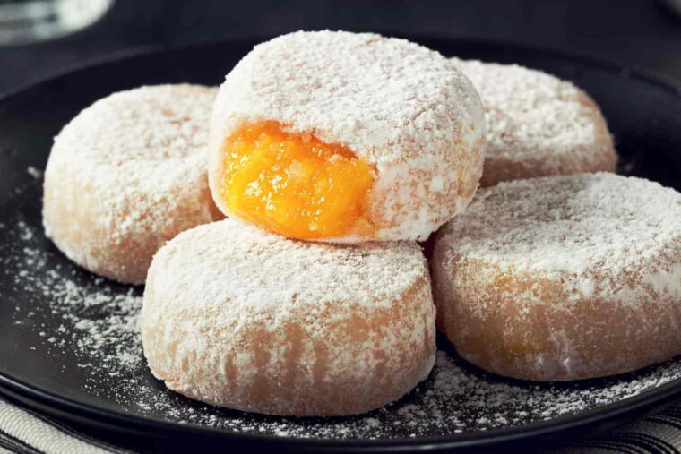Queijinhos de Amêndoa do Algarve (Algarve Almond Marzipan Sweets)