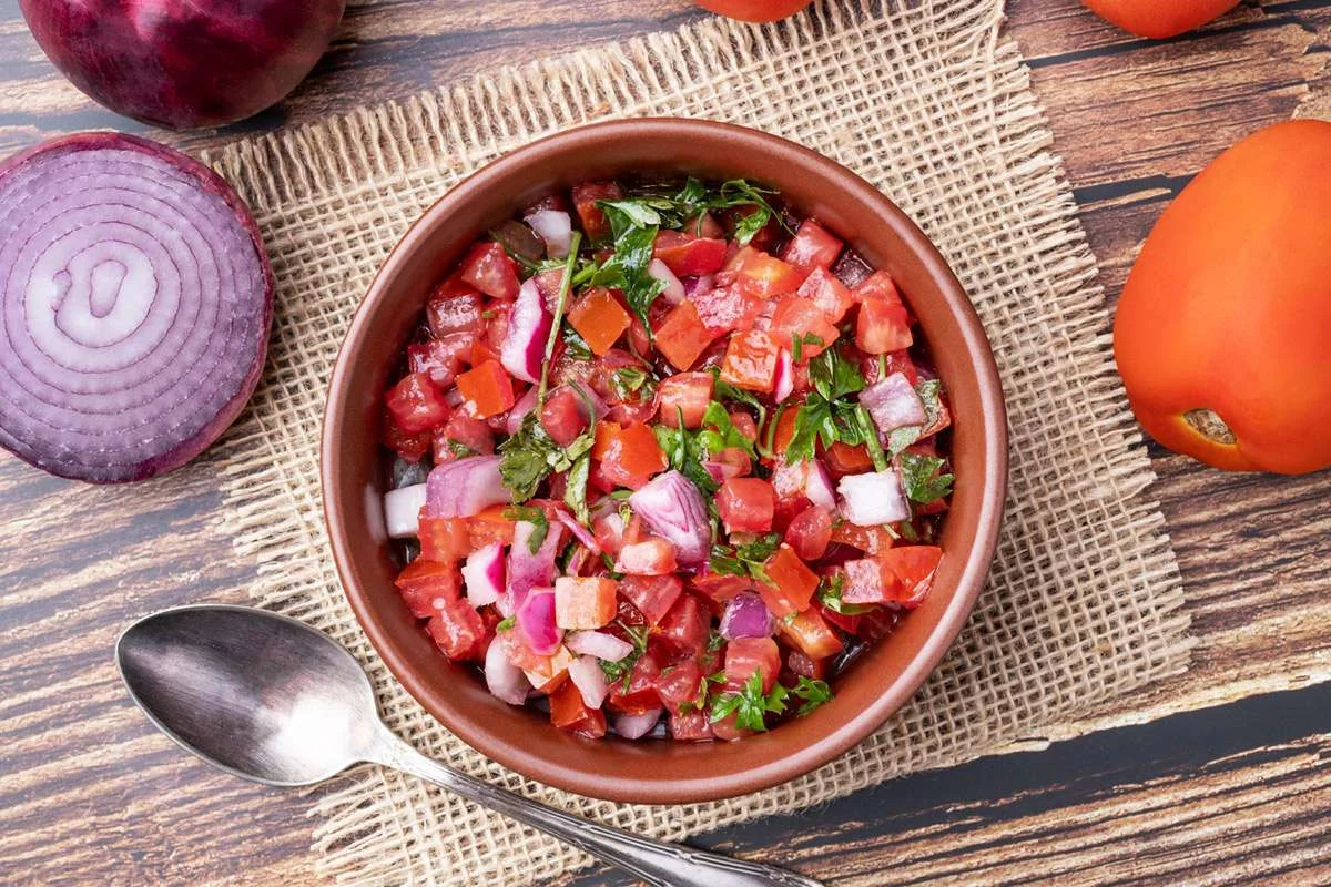 Vinagrete Português (Portuguese Tomato and Onion Relish for Grilled Fish)